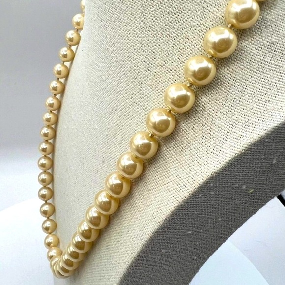 Vintage Faux Glass Pearl Necklace With Gold-Tone Clasp - Picture 3 of 6